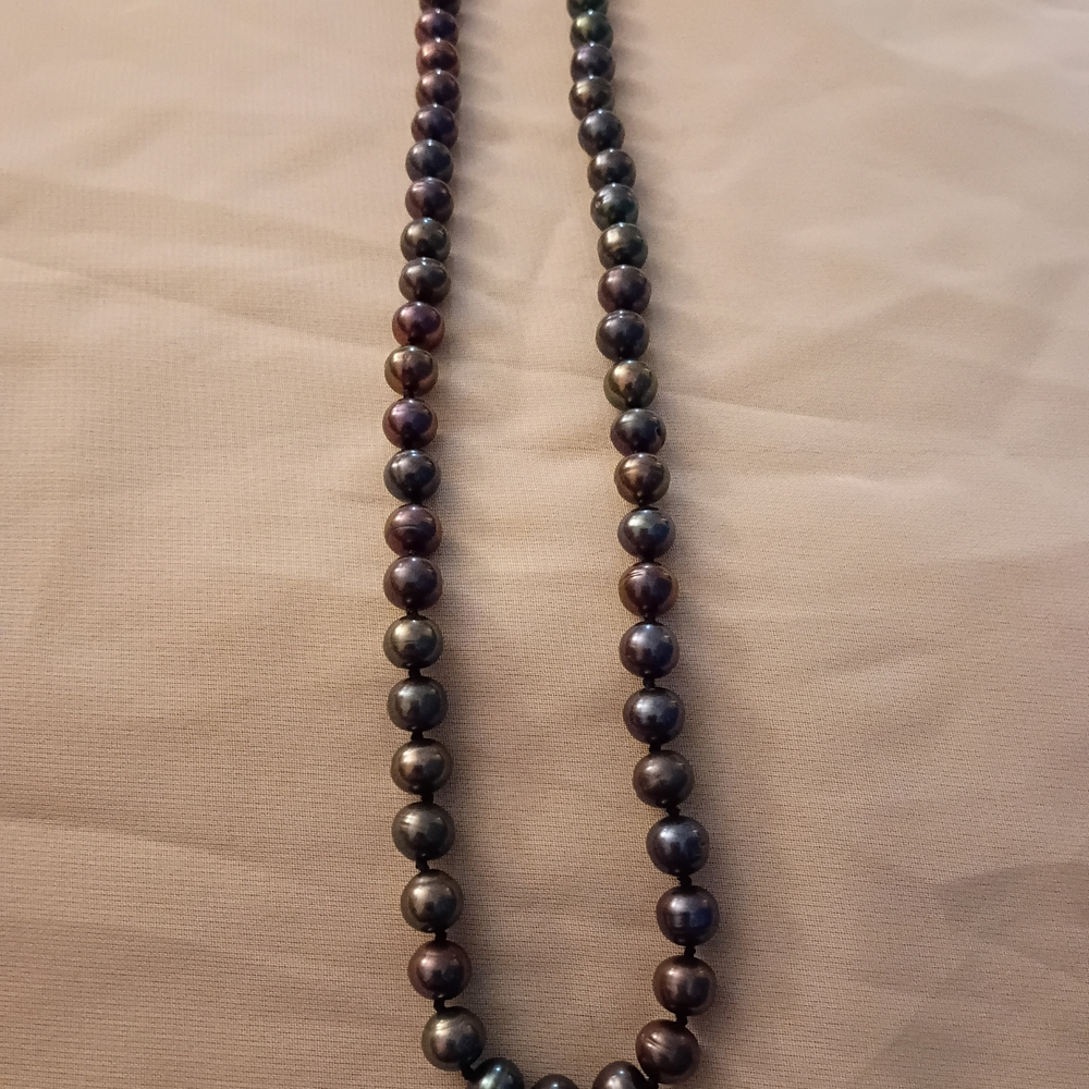 Elegant Multicolor Pearl Necklace
